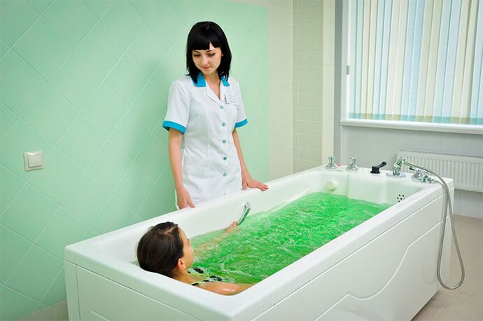 A face o baie terapeutică este o procedură eficientă în tratamentul artrozei